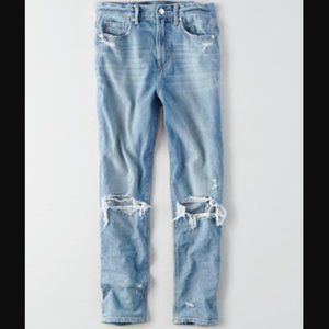 NWT American Eagle Ripped Mom Jean in Size 12 Regular